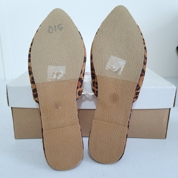 Easy Spirit Shoes Easy Spirit Leopard Closed Pointed Toe Slides
